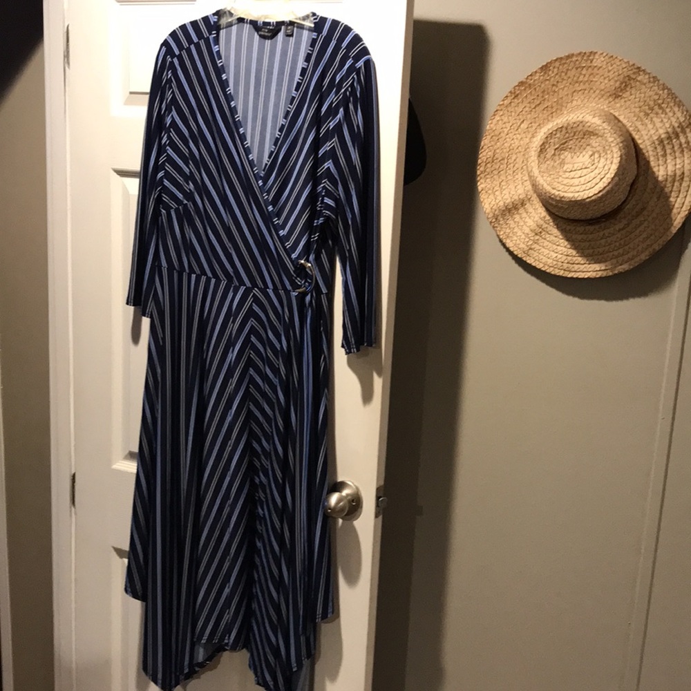 Dress-2X - Picture 4 of 6